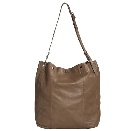 Giveaway: Burberry Fielding Leather Tote! Giveaway: Burberry Fielding Leather Tote! Thumbnail