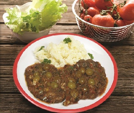 beefsteak with olives (bistec con aceitunas) | LatinaOnaMission.com