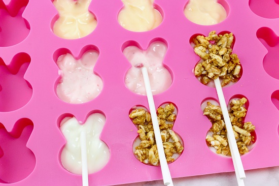 Easter Granola Yogurt Pops Recipe | Latina On a Mission, Healthy Food Blogger